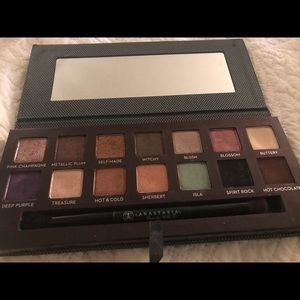 Anastasia eyeshadow palette